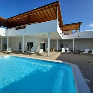 Villa Lanzarote, Puerto Calero
